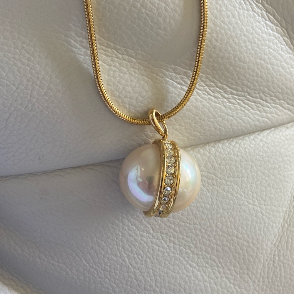 Mabe Pearl Gold Diamond Pendant Necklace For sale.
